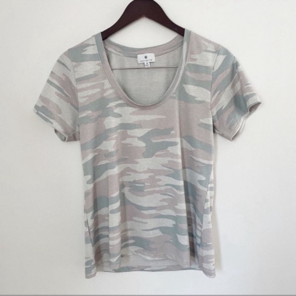Socialite Gray Camo Scoop Neck T-Shirt Size Medium Short Sleeves Basic